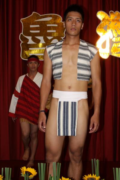 ビビアンさんもお祝いに。台湾原住民ファッションショー!　溜息出るくらいキレイ。