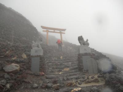 8度目の富士登山　梅雨時の吉田口一合目