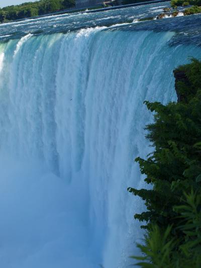新緑のカナダ　フランコフォンとアングロフォンを訪ねて　9　ナイアガラの滝