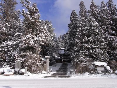 寒すぎ！　大雪の日に、高野山