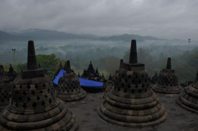 インドネシア  常夏の国の仏教遺産　ボロブドゥール 2010初夏