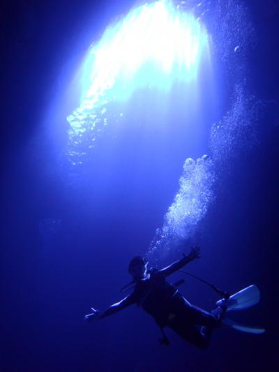 2012,6月　ロタホールの水中で、飛んでみたい♪