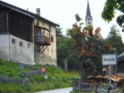 スイスの小さな村（下）　グアルダ　カルジェの童話「ウルスリの鈴」