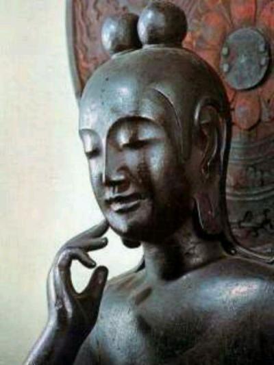 弥勒菩薩半跏思惟像にお会いしに・・・中宮寺へ。