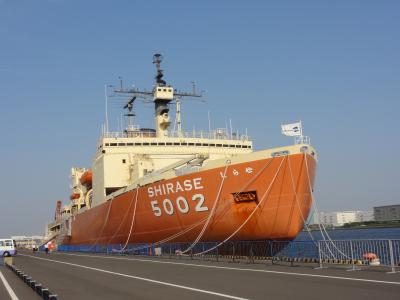 引退した砕氷艦初代「しらせ」現「SHIRASE」の甲板塗装体験