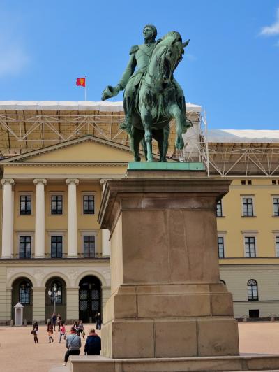 北欧GR27　NOR-5　王宮、庭園は一般に公開され　☆衛兵とも記念撮影OK
