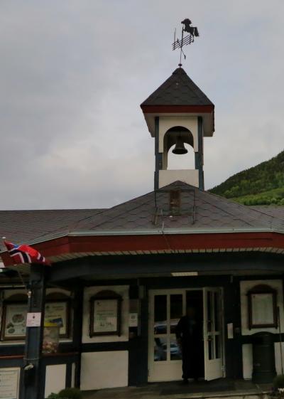 北欧GR31　NOR-9　老舗レストランで白身のソテーの昼食を　　☆長旅の途中、休息タイム