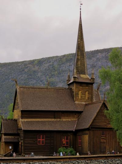 北欧GR32　NOR10　ロム村:板張りのスターブ教会を訪ねて　　☆木造の文化遺産