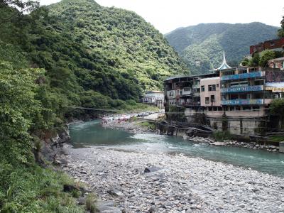 台湾　温泉　烏来　水泳パンツで入っていました。