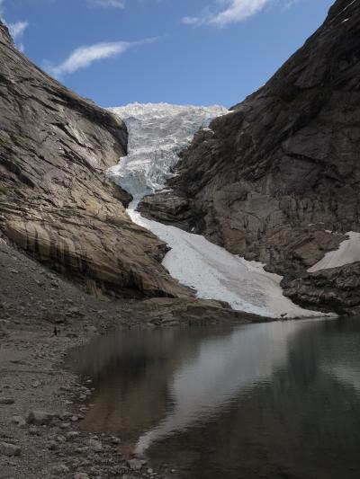 北欧GR39　NOR17　ブリクスダール氷河湖の畔で　　☆快晴に聳える山岳氷河