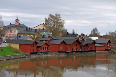 2012.4フィンランドの友人を訪ね歩く16-友人とともに人がいないポルヴォーへ２，赤い倉庫，ホルムハウスガーデンなど