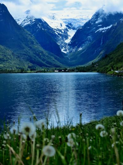 北欧GR40　NOR18　　オルデ湖、氷雪の融水を湛えて　☆湖畔に咲く花も