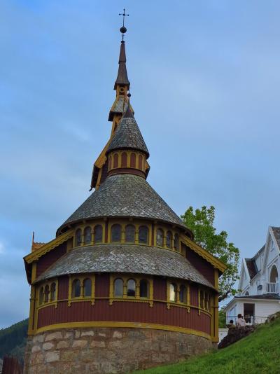 北欧GR45　NOR23　クビクネスホテル付近,夕暮れの散策で　☆木造教会・古墳など