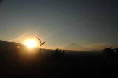 天神山から見た夕暮れの富士山