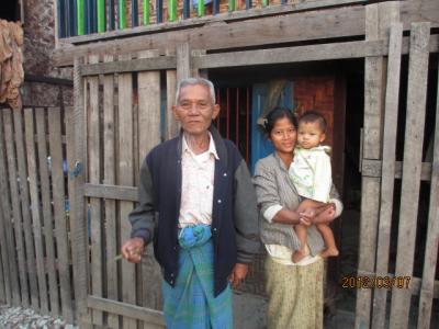 ビルマ・マンダレー特急旅行（３３）ミャンマー人の家族。 