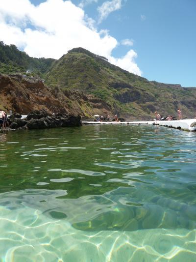 優雅なポルトガル旅・憧れのマデイラ島でバカンス♪　Ｖｏｌ１２１（第１１日目午後）　☆マデイラ島ポルト・モニス：「Porto Moniz」の景勝地に囲まれた海水プールで優雅に過ごす♪