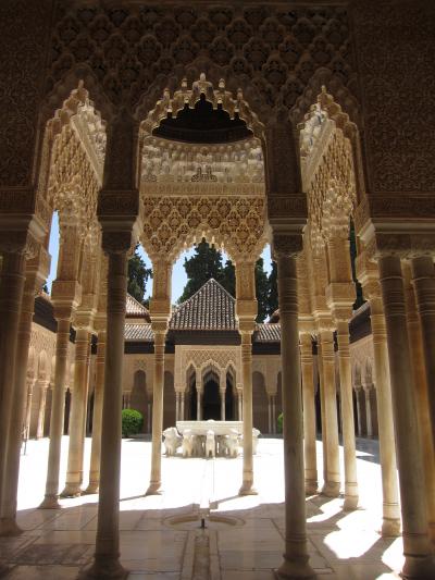 【スペイン】　[２]観光も！グルメも！いいとこどり旅行　【グラナダ】アラブの雰囲気が漂う街へ～夢のアルハンブラ宮殿とアルハンブラの夜景 