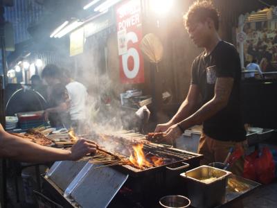 ローカルフード　で軽く一杯　（Singapore)