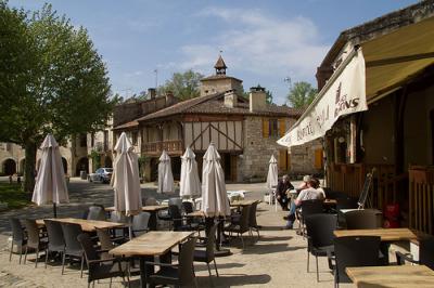 Fourcès （フルセ）- フランスで最も美しい村巡り2011 4travel No.44-