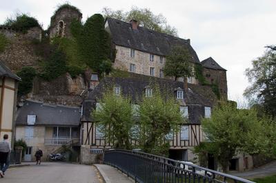 Ségur-le-Château（セギュール・ル・シャトー）- フランスで最も美しい村巡り2011 4travel No.51-