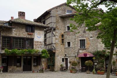 Pérouges（ペルージュ）- フランスで最も美しい村巡り2011 4travel No.69-