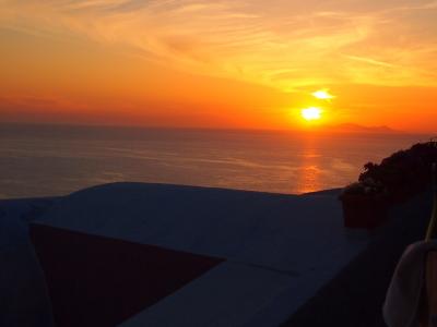 青のサントリーニ・フランスロクシタンの旅　⑥サントリーニ島　世界一の夕日