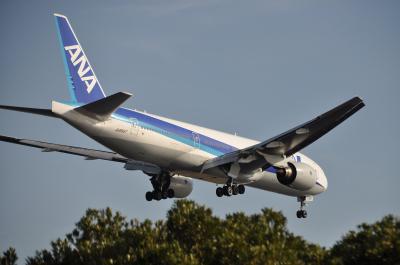 「頭上の飛行機！　　東京・城南島海浜公園」　　2012夏