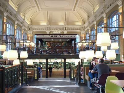 3泊のブダペスト⑨ *　2012/8/12　西駅ニュガティ内　世界一美しい！らしい　マクドナルド　