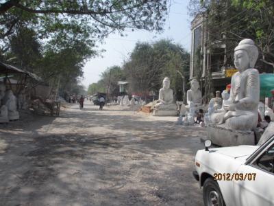 ビルマ・マンダレー特急旅行（４３）マンダレーの裏通り。 