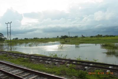モーラミャインからヤンゴンへ　鉄道の旅