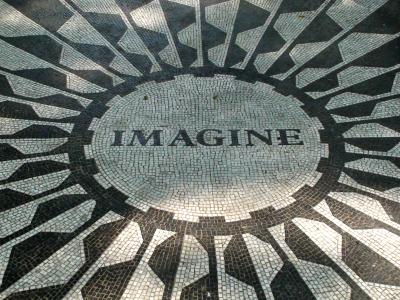 ニューヨーク・ストロベリーフィールズ・セントラルパークを歩く