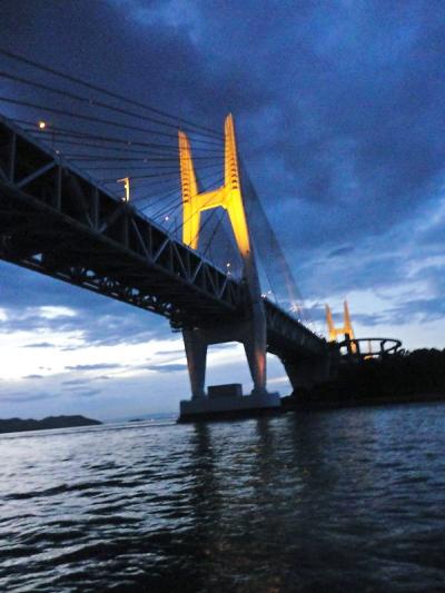 瀬戸大橋　おぉ～～絶景です！・・②「塔頂ツアー満喫のあとは，瀬戸内ナイトクルーズ体験に～」