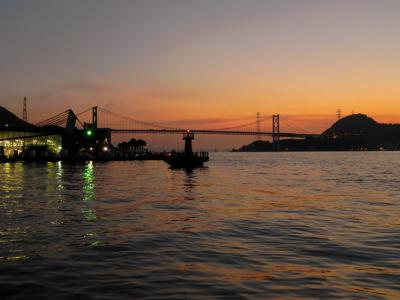 関門海峡の夜明け