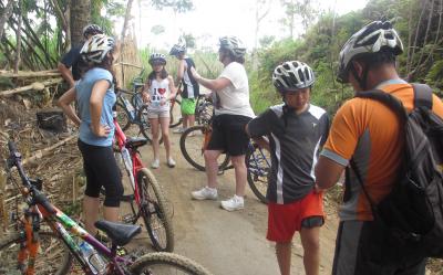 バリ島でサイクリングに参加する