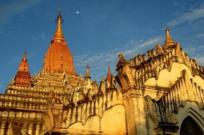 ★バガンの美しき寺　アーナンダ寺院