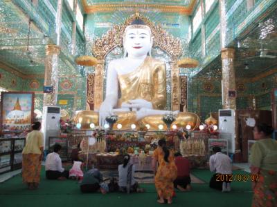 ビルマ・マンダレー特急旅行（４６）ザガイン・ヒルの山頂寺院。