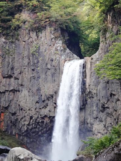 妙高山麓の懐に 端正な名瀑を発見！　 ・・・ 『苗名滝』