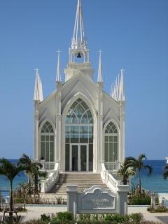 沖縄ラソールガーデンアリビラ　クリスティア教会ウエディング、ディナークルーズ、青の洞窟