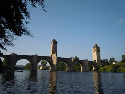 カオール　　美しい橋と川と美味しいワインの町!
