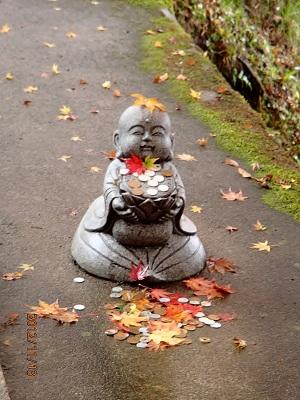 紅葉の袋田の滝ともみじ寺