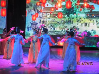 江南１０都市巡りの旅（２８）杭州「西湖の夜のショー」。