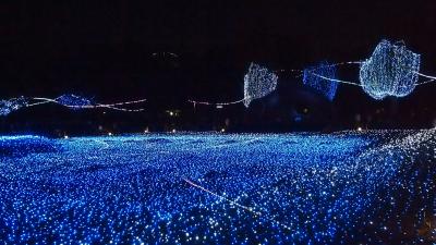 足元一面に、青い光の宇宙が広がるクリスマス　～東京ミッドタウン～