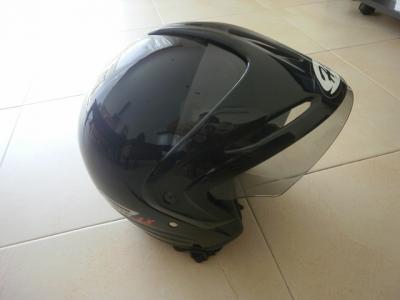 インドネシア警官にヘルメットを取られて　新しくヘルメットを　千円で購入！！