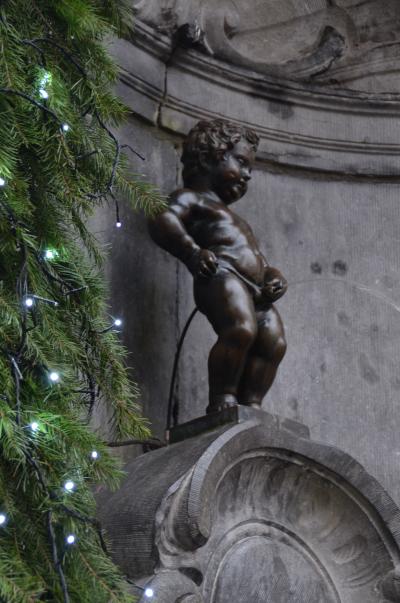 ベルギーの世界遺産①：クリスマスのグランプラスと小便小僧