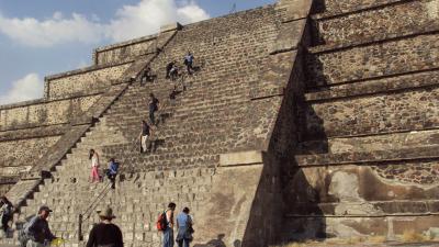 初メキシコ弾丸旅行記　その④ティオティワカン遺跡とグアダルペ寺院