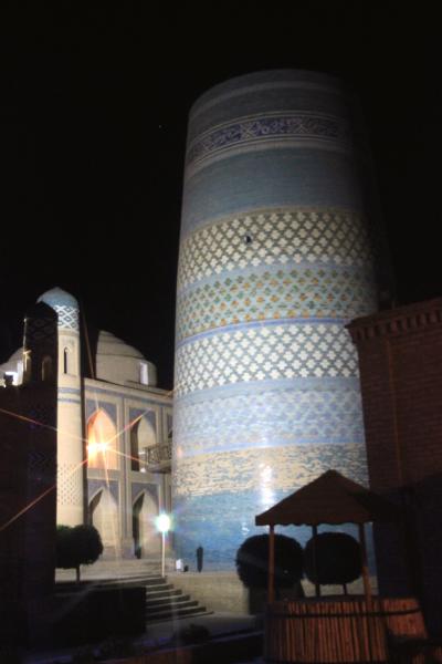 2012年中央アジア旅行～ウズベキスタン・キルギス・カザフスタン～第２日目（４）ヒヴァ：寝静まった真夜中に人っ子一人いない旧市街を散策