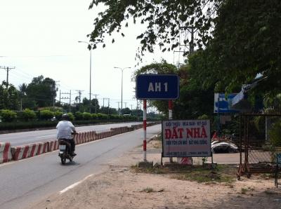 ベトナムのホーチミン・シティーからカンボジアのスヴァイリエンまで、地雷原を横切ってツーリング