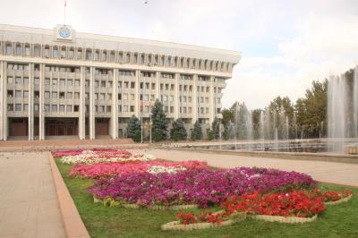 2012年中央アジア旅行～ウズベキスタン・キルギス・カザフスタン～第４日目（１） ビシュケク ：キルギスの首都のなんでもない街角となんでもなくない街角