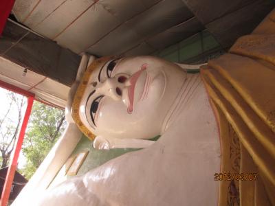 ビルマ・マンダレー特急旅行（５４）ザカインのお寺。「寝釈迦佛」。
