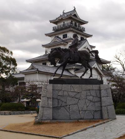 石垣と内堀がほぼ江戸時代の姿を残している藤堂高虎が縄張りした今治城登城